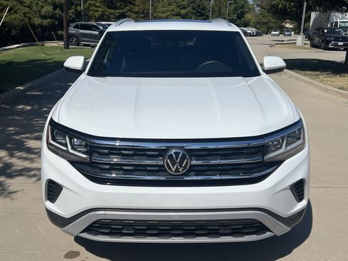 Used 2022 Volkswagen Atlas Cross Sport SE w/ Panoramic Sunroof Package image 3
