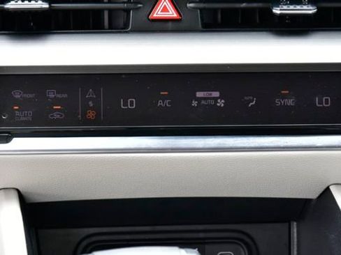 Certified 2025 Kia Sportage EX FWD image 22