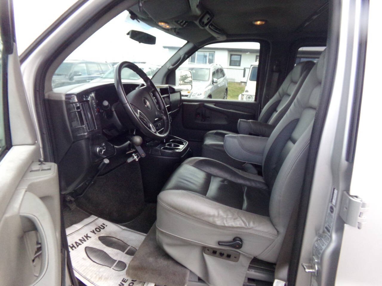 Used 2010 GMC Savana 1500 w/ Preferred Equipment Group RWD image 6