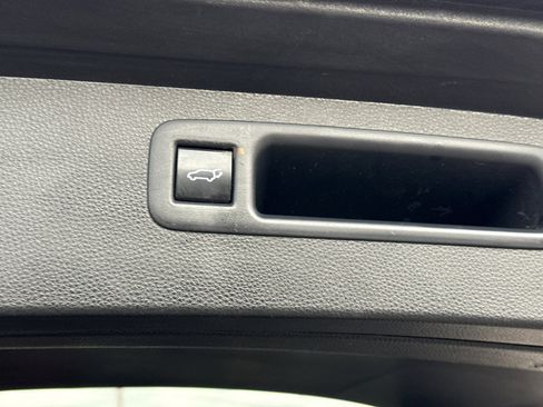 Used 2021 Toyota Highlander XLE image 18