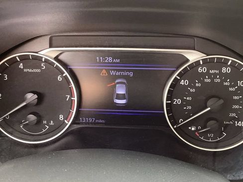 Used 2025 Nissan Altima 2.5 SV FWD image 9