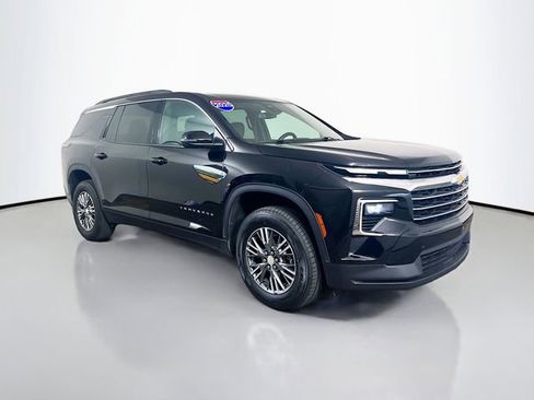 Used 2025 Chevrolet Traverse LT FWD image 28