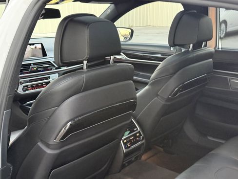 Used 2018 BMW 740i image 16