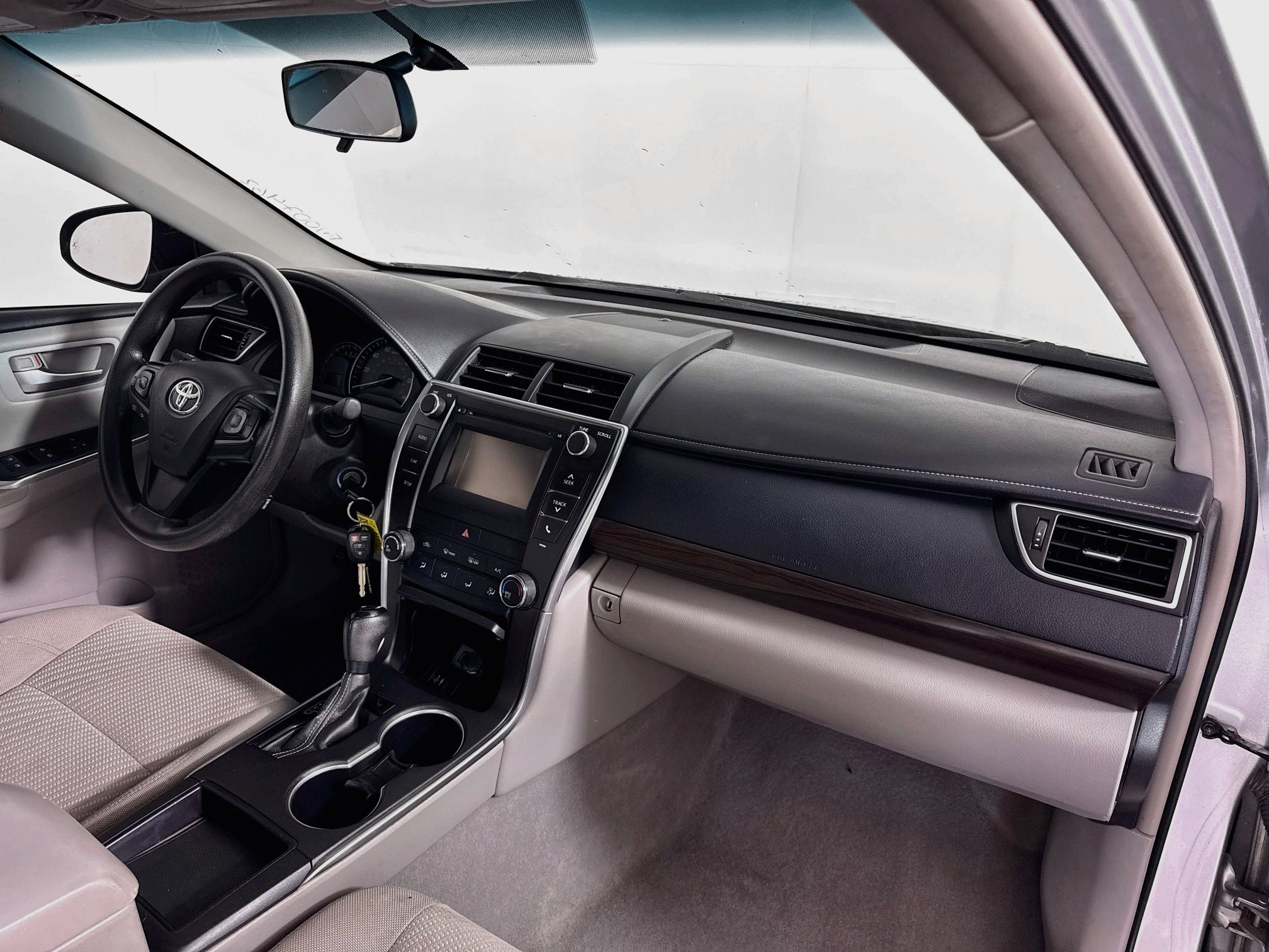Used 2015 Toyota Camry LE FWD image 27