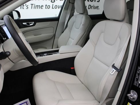 Used 2024 Volvo XC60 B5 Core AWD/4WD image 15