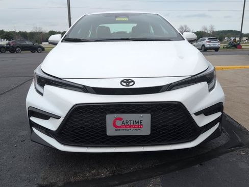 Used 2024 Toyota Corolla SE FWD image 3
