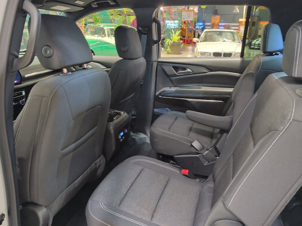 Used 2026 Chevrolet Traverse LT FWD image 12