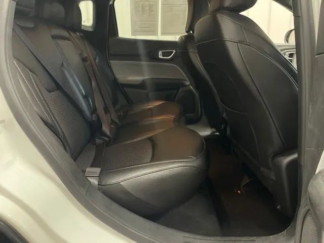 Used 2024 Jeep Compass Latitude AWD/4WD image 16