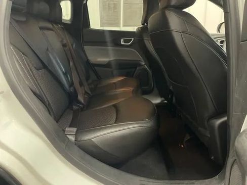 Used 2024 Jeep Compass Latitude AWD/4WD image 16