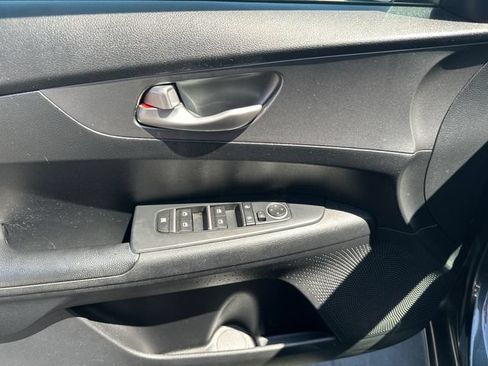 Used 2020 Kia Forte LXS FWD image 13