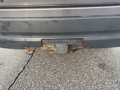 Used 2017 Toyota Highlander XLE image 11