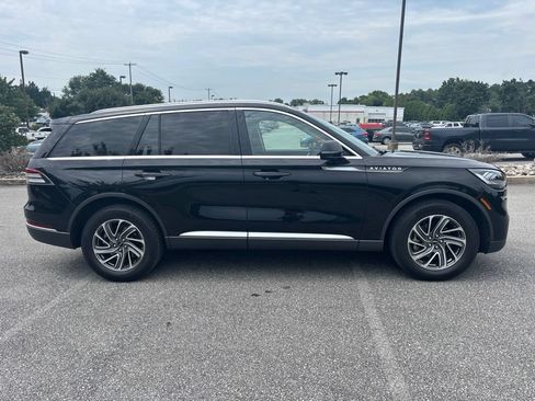 Used 2023 Lincoln Aviator AWD image 2