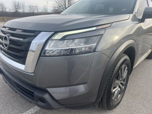Used 2022 Nissan Pathfinder S image 4