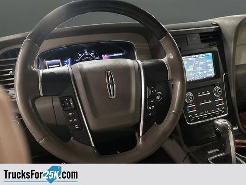 Used 2015 Lincoln Navigator 4WD image 18