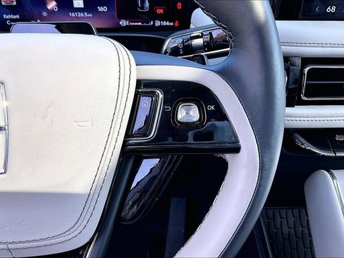 Certified 2025 Lincoln Aviator Reserve w/ Equipment Group 201A image 19