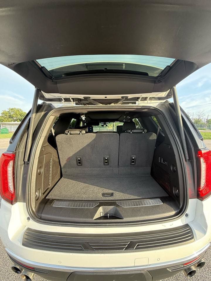 Used 2021 GMC Yukon Denali w/ Denali Premium Package AWD/4WD image 24