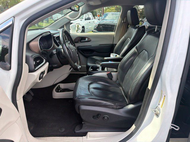 Used 2019 Chrysler Pacifica Touring-L FWD image 15