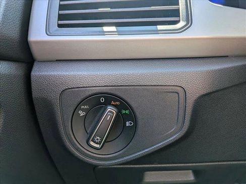 Used 2023 Volkswagen Atlas SE image 11