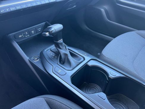 Used 2025 Kia K4 LXS image 40