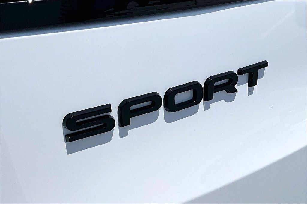 New 2026 Land Rover Range Rover Sport Dynamic SE AWD/4WD image 9
