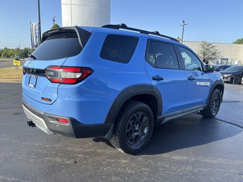 Used 2023 Honda Pilot TrailSport image 4