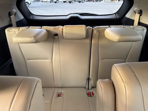 Used 2021 Toyota Highlander XLE image 22