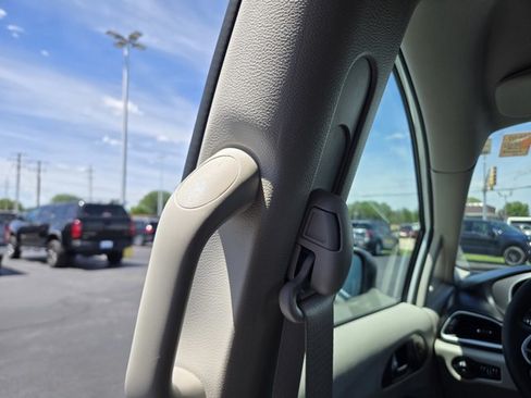 Used 2023 Chrysler Pacifica Touring-L FWD image 36