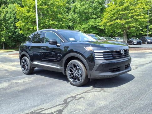 New 2025 Nissan Kicks SR image 1