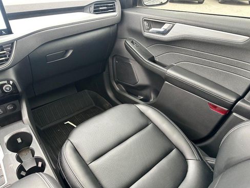 Used 2025 Ford Escape Platinum AWD/4WD image 16