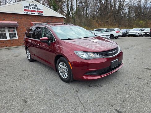 Used 2021 Chrysler Voyager Lxi image 3