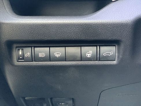 Used 2021 Toyota RAV4 XLE Premium image 16