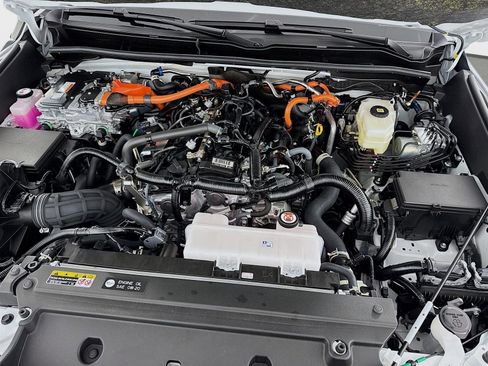 Used 2025 Toyota 4Runner Trailhunter image 32