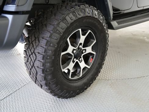 Used 2019 Jeep Wrangler Unlimited Sahara w/ Uconnect 4C Nav & Sound Group AWD/4WD image 51