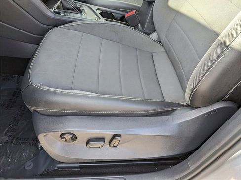 Used 2023 Volkswagen Taos SE image 20