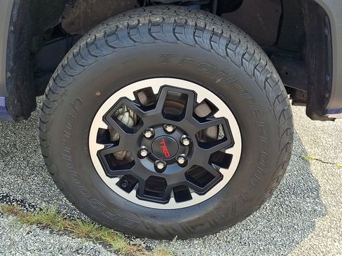 Used 2024 Toyota Tacoma TRD Off-Road AWD/4WD image 9