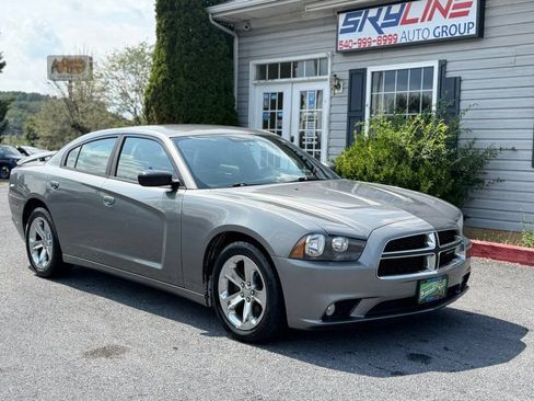 Used 2012 Dodge Charger SXT RWD image 4