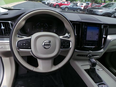 Used 2019 Volvo XC60 T5 Momentum w/ Premium Package AWD/4WD image 28