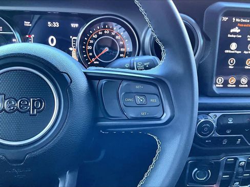 Used 2023 Jeep Gladiator Sport AWD/4WD image 25