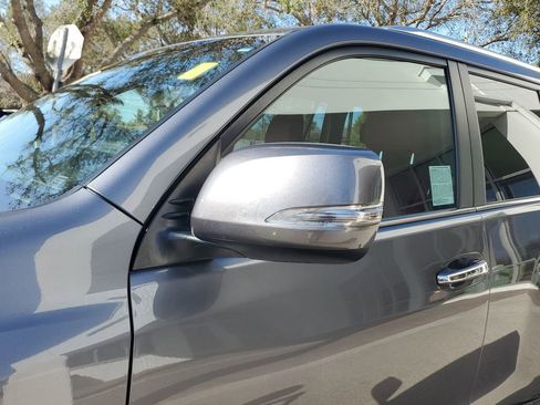 Used 2023 Lexus GX 460 Premium w/ Premium Package image 12