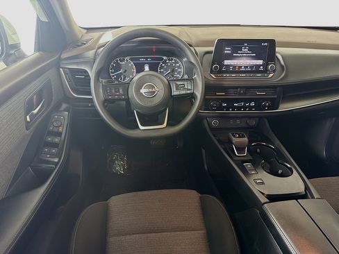Used 2023 Nissan Rogue SV image 17