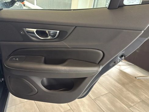 Used 2020 Volvo S60 T5 Momentum FWD image 38