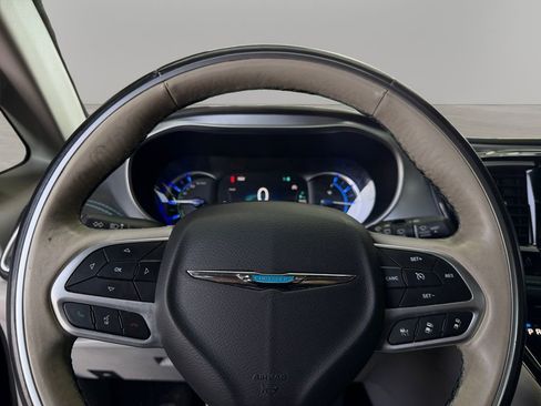Used 2018 Chrysler Pacifica Limited w/ Advanced Safetytec Group FWD image 22