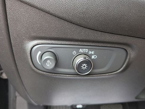Used 2020 Chevrolet Equinox LT FWD image 18