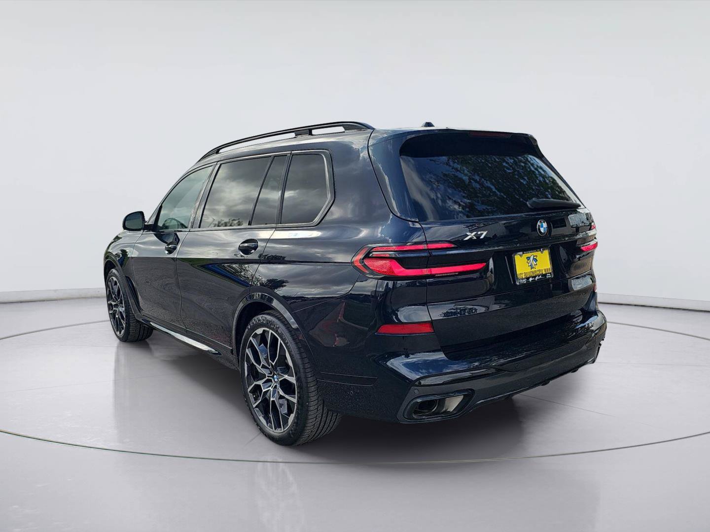 Used 2025 BMW X7 xDrive40i w/ Executive Package AWD/4WD image 3