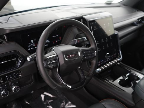 Used 2025 GMC Yukon AT4 AWD/4WD image 21