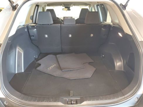Used 2021 Toyota RAV4 LE image 8