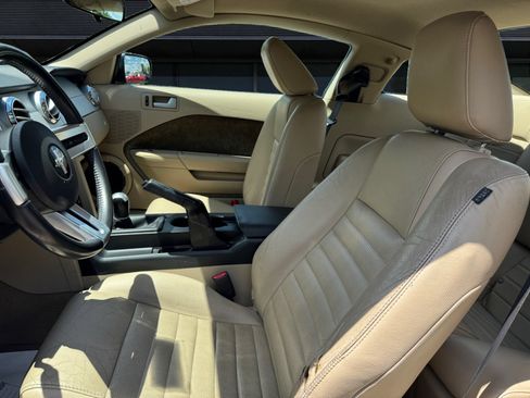 Used 2008 Ford Mustang GT RWD image 2