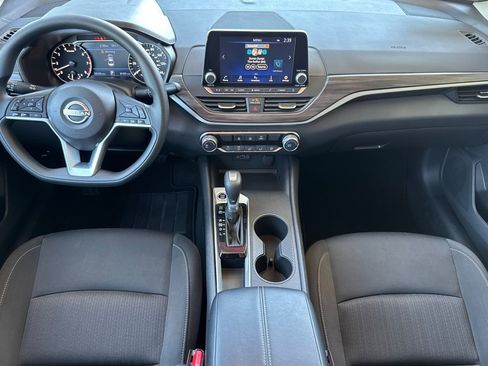 Used 2025 Nissan Altima 2.5 SV FWD image 16