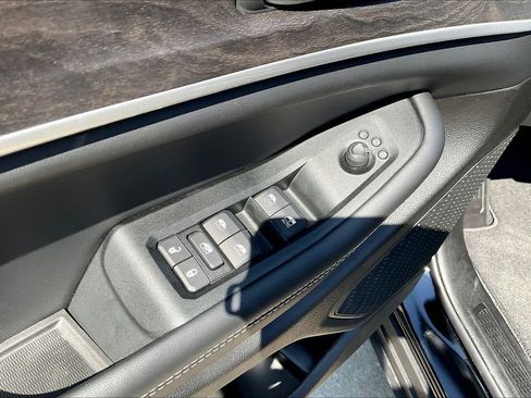 New 2026 Jeep Grand Cherokee Altitude AWD/4WD image 17