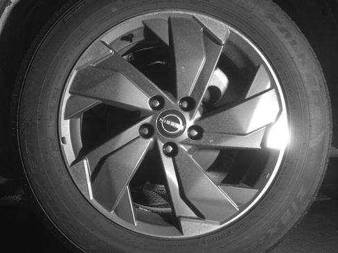 Used 2025 Nissan Rogue SV image 14